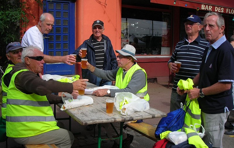 2011-08-05 01 Les Signaleurs avant la prise de poste.JPG